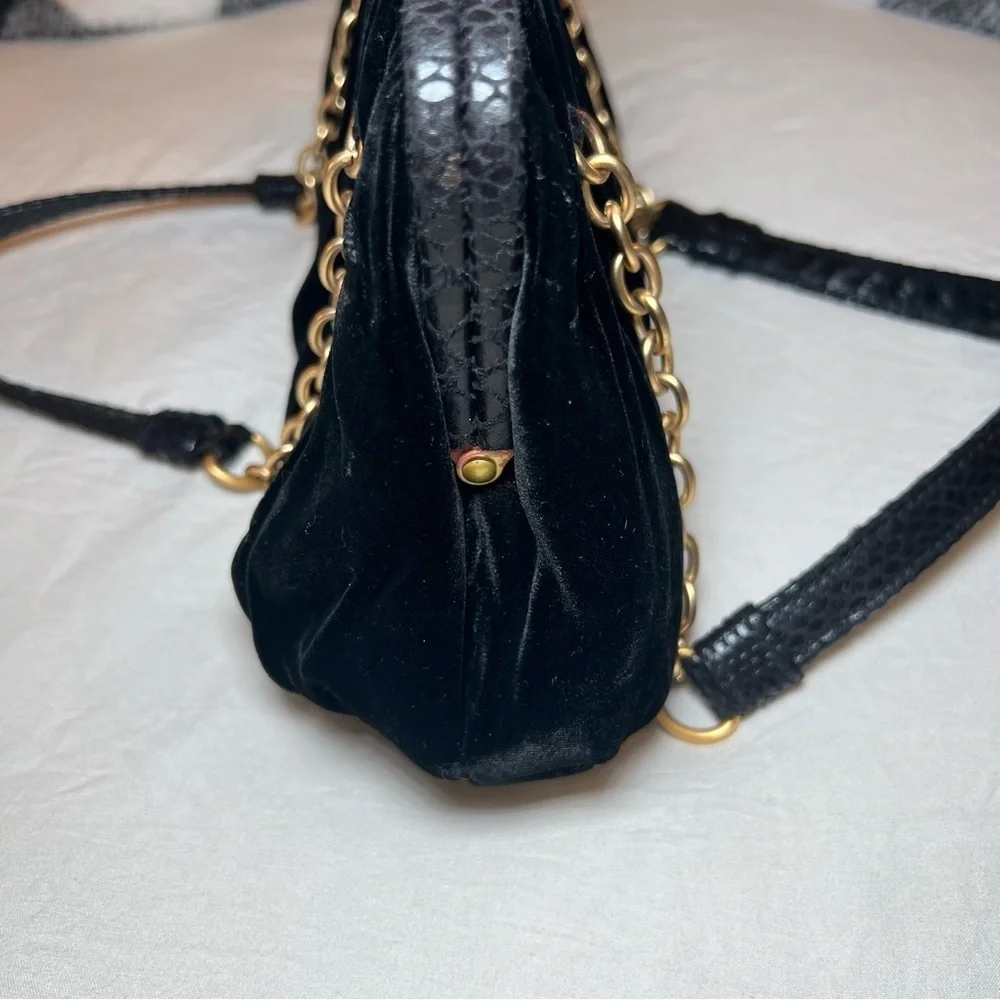Adrianna Papell Black Velvet Gold Tone Hardware Chain Strap Kiss Lock Satchel